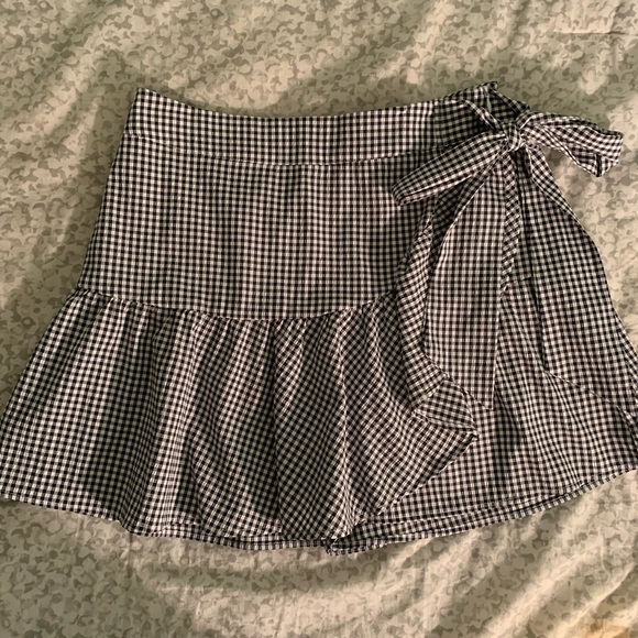 Francesca’s | Black Gingham Skort - Picture 1 of 2